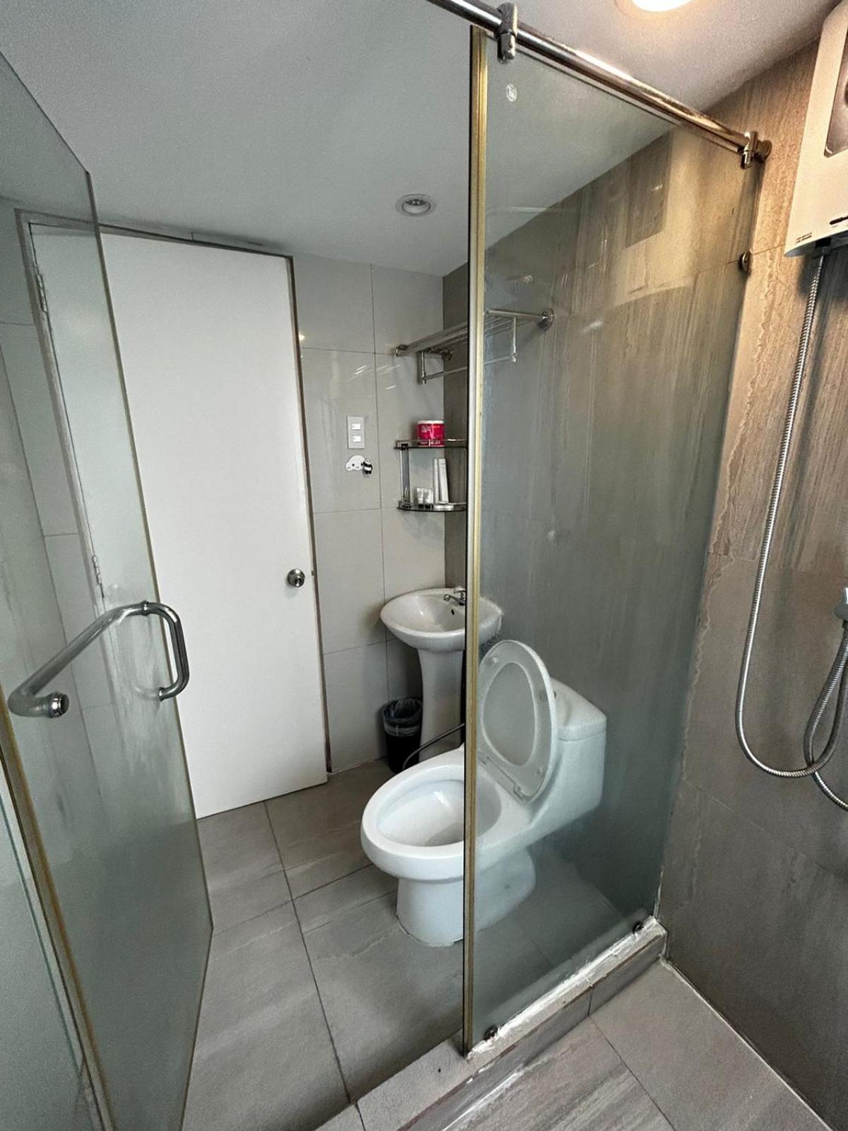 Oasis Regency @ Fort Victoria Bgc Taguig Zewnętrze zdjęcie