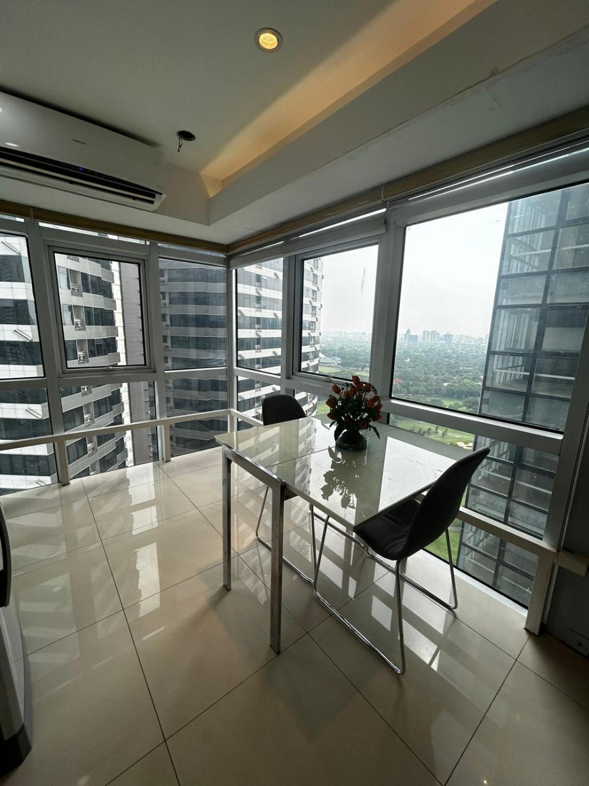 Oasis Regency @ Fort Victoria Bgc Taguig Zewnętrze zdjęcie